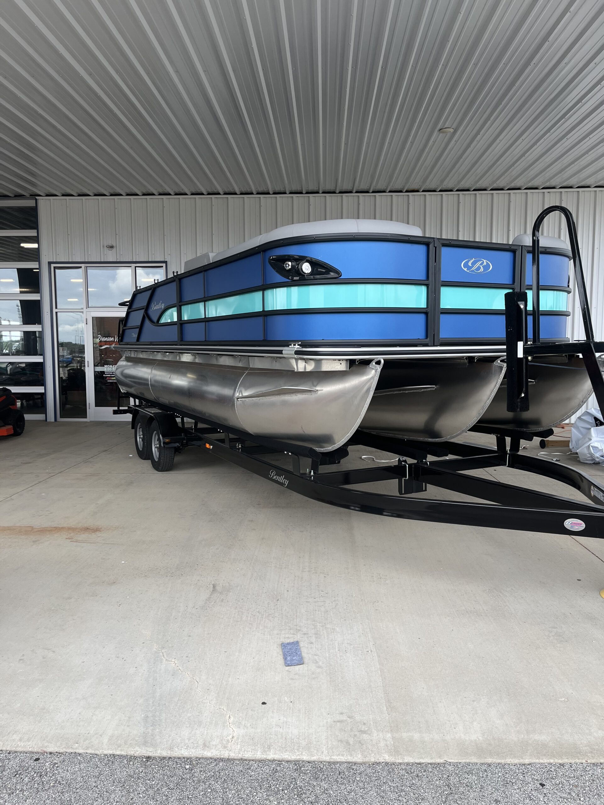 Bentley Pontoon